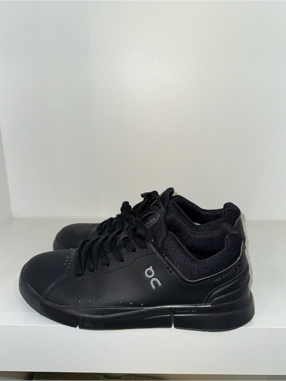 On Cloud- Roger Sneaker in Black